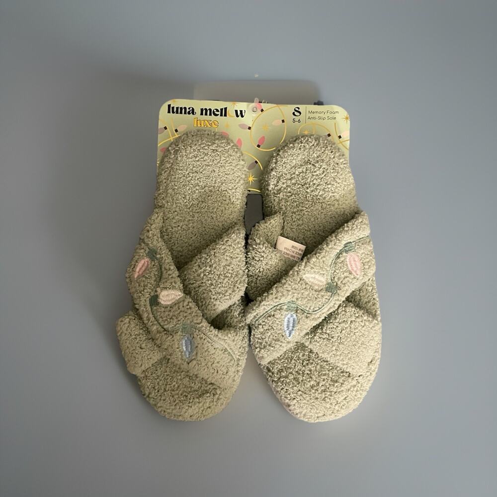 Women’s Luna Mellow Green Christmas String Lights Slippers Size Small 5/6 NWT
